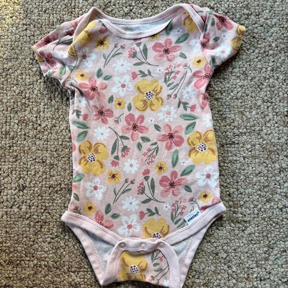 Gerber baby girl onesie pink flowers 3-6 months